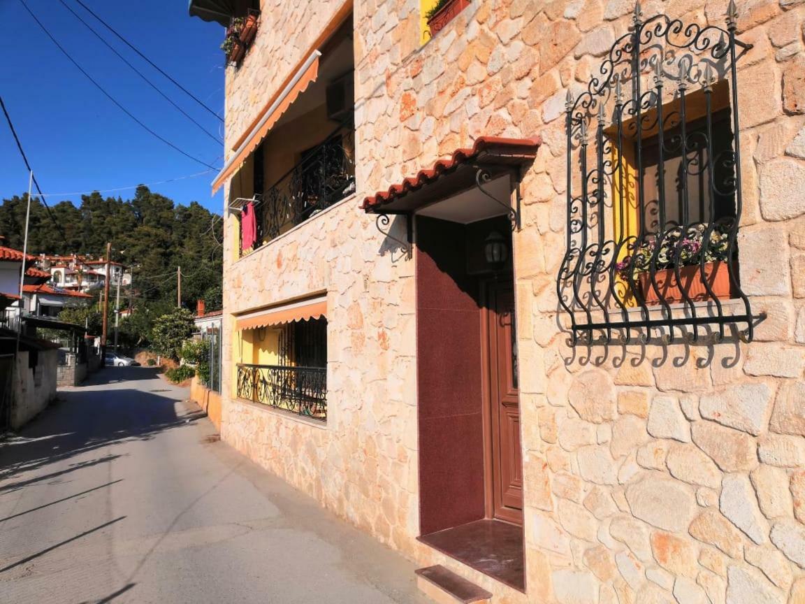 Comfortable Apartment Near The Central Beach Nea Skioni Exterior photo